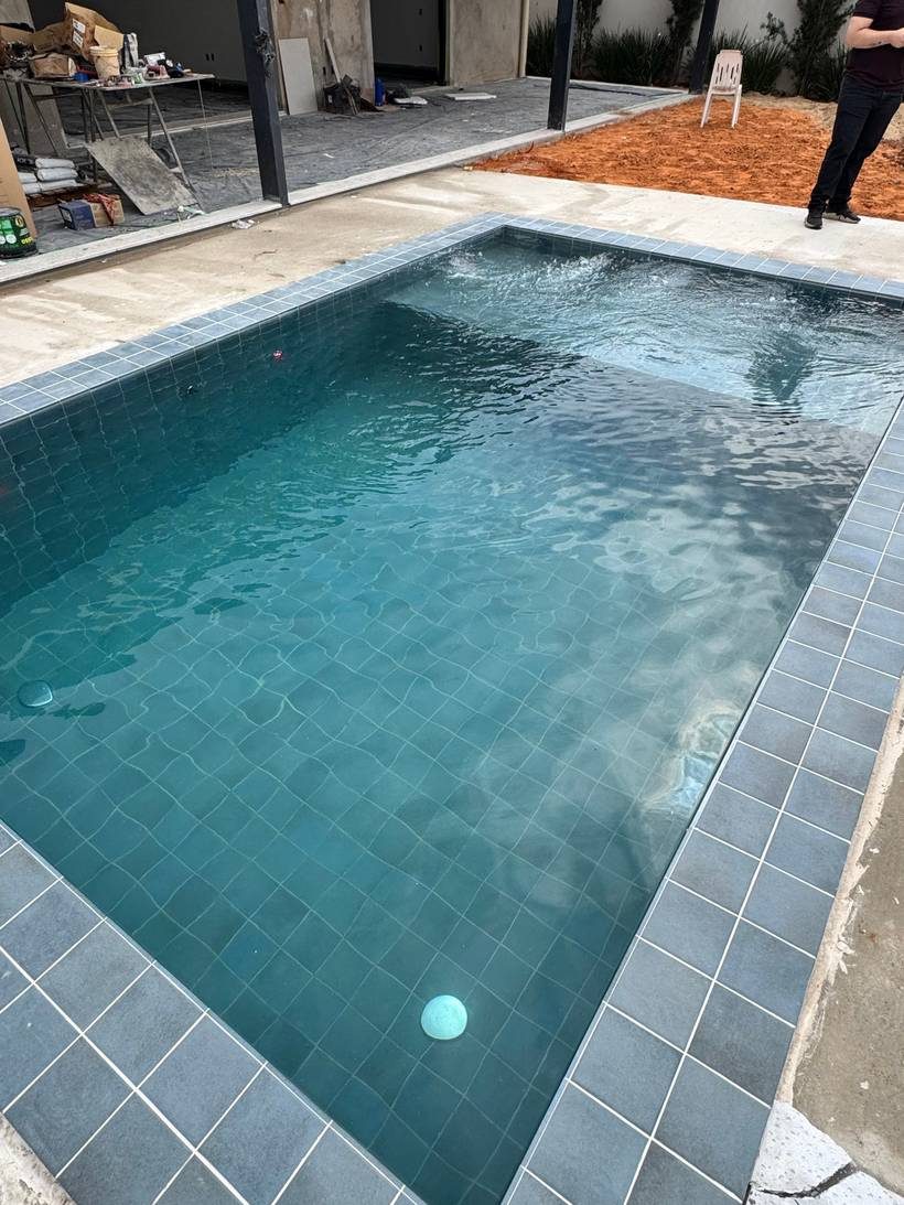 Piscina em fase final de obra